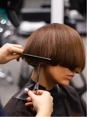 Corte de cabello en academia Pivot Point